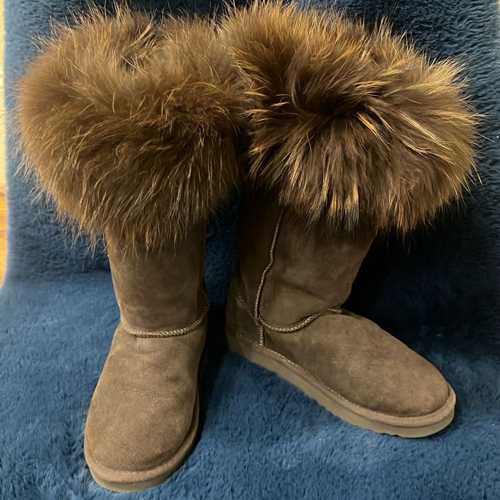 Suede and real fox fur cuffed boots